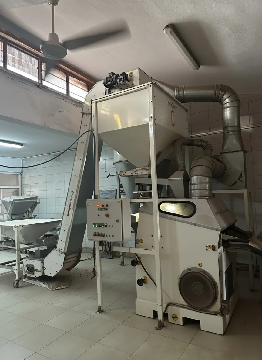 Stone sorting machine for pistachio processing